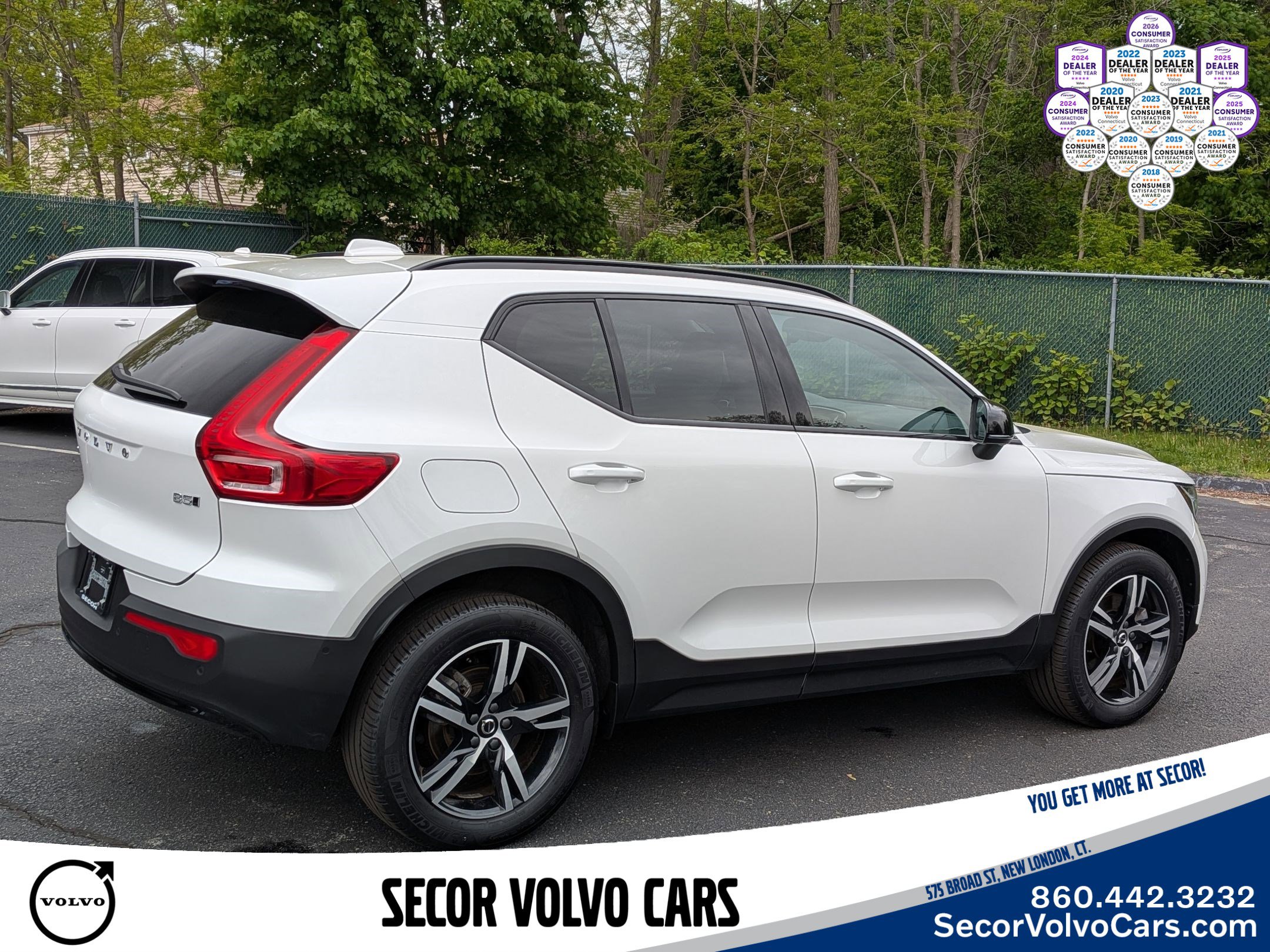 Certified 2023 Volvo XC40 B5 Plus w/ Driver Assist Package AWD/4WD image 5