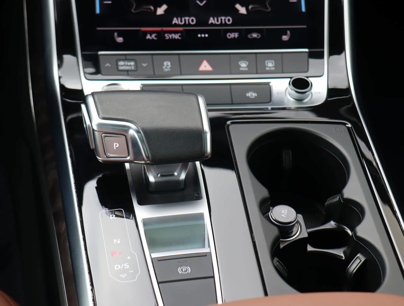 Used 2023 Audi Q8 Premium w/ Convenience Package image 27