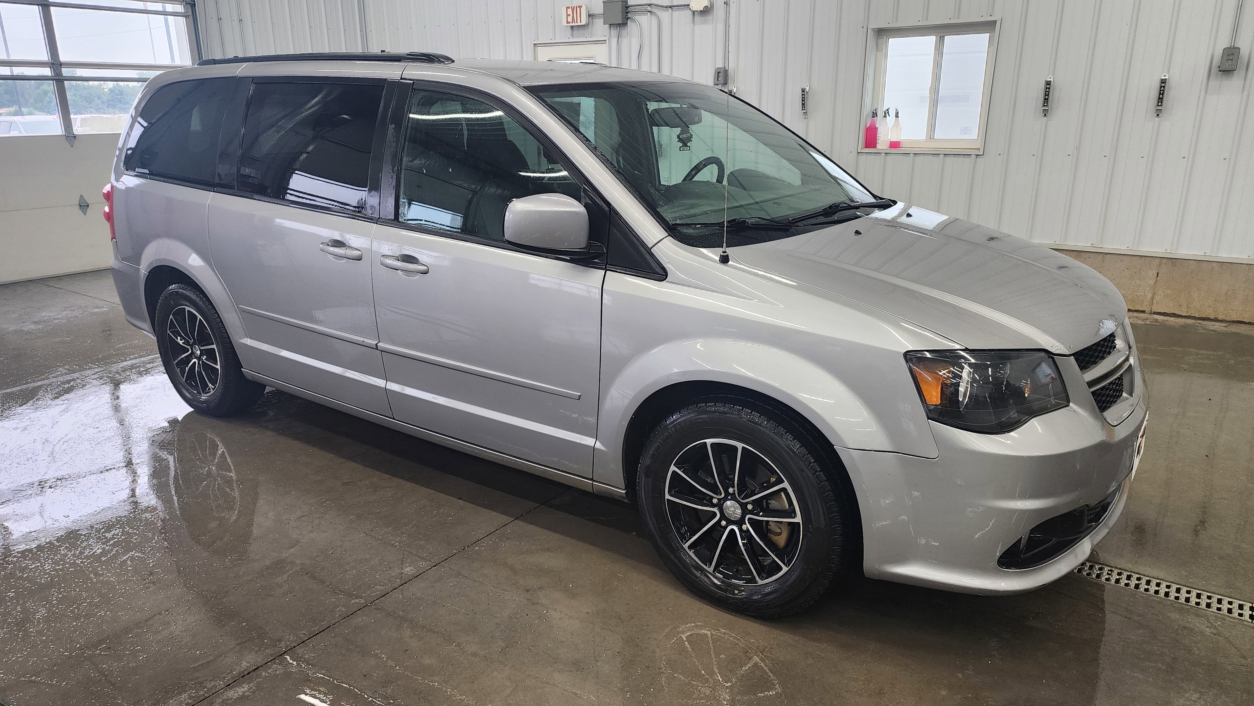 Used 2017 Dodge Grand Caravan GT image 3