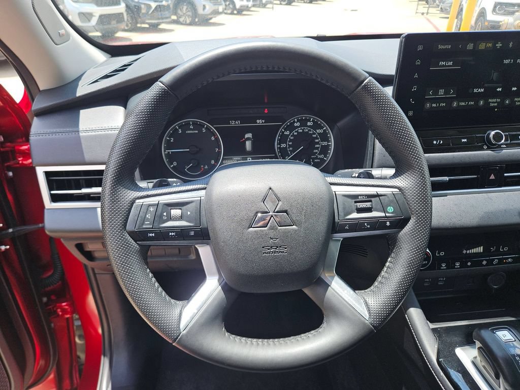 Used 2025 Mitsubishi Outlander SE FWD image 18