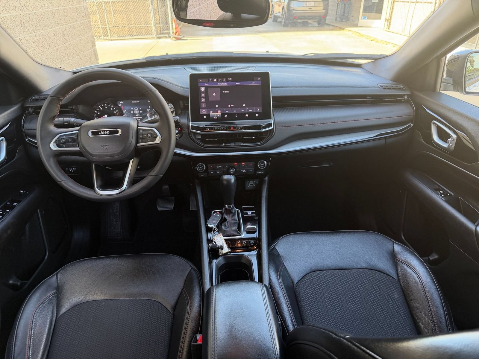 Used 2025 Jeep Compass Trailhawk AWD/4WD image 31