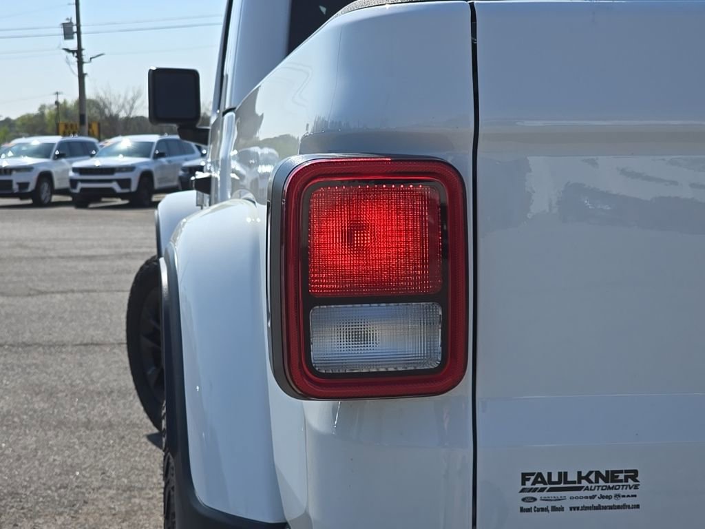 Certified 2024 Jeep Gladiator Sport AWD/4WD image 11