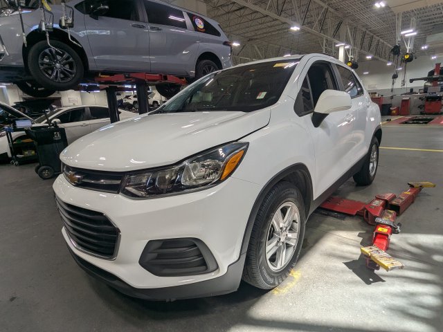 Used 2022 Chevrolet Trax LS w/ Tint and Cruise Package FWD image 2