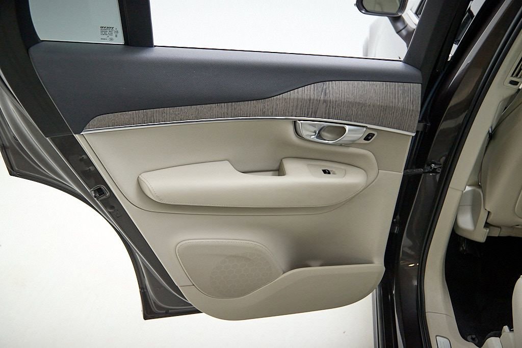 Used 2024 Volvo XC90 B6 Plus w/ Protection Package Premier image 18