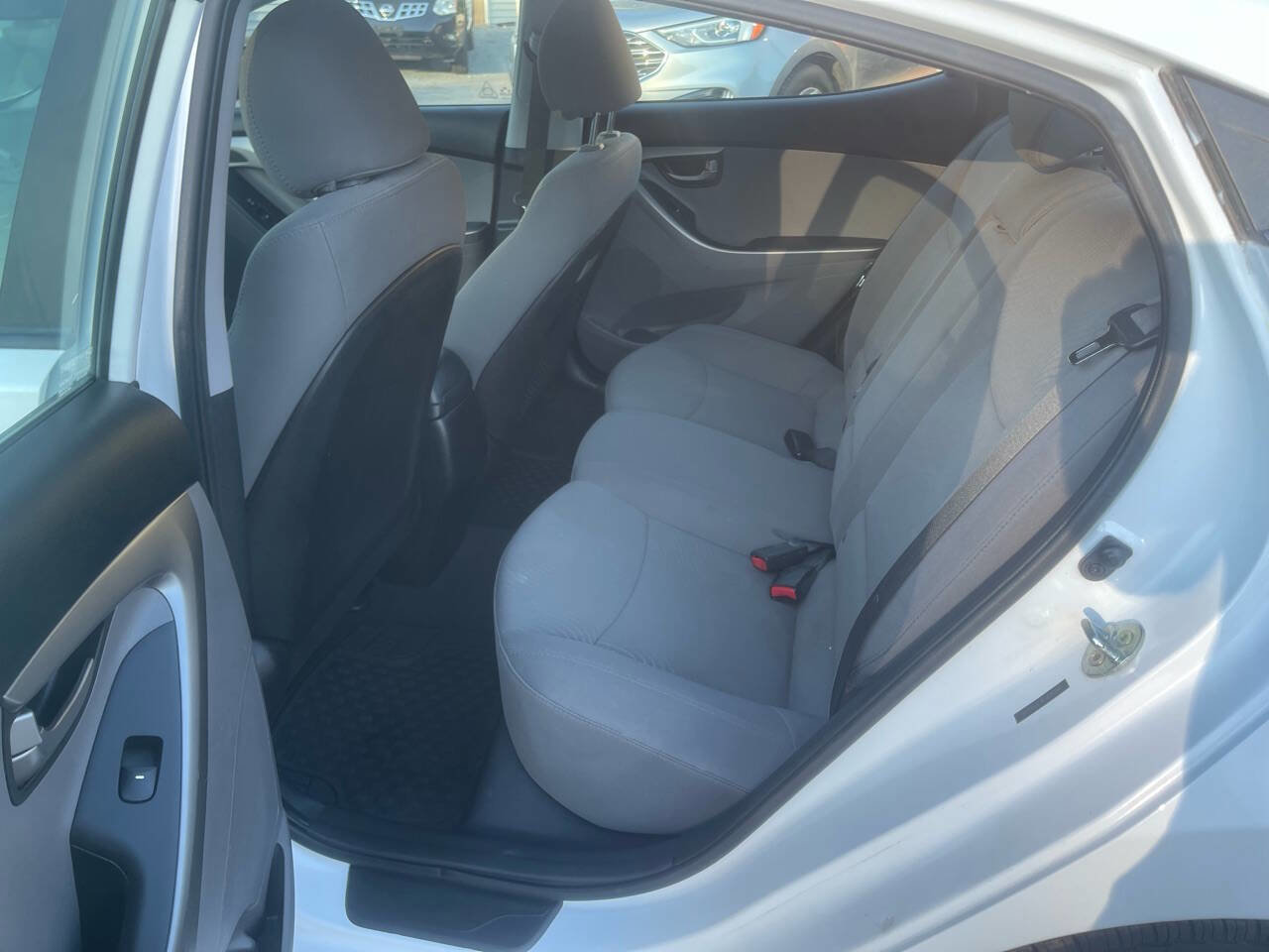 Used 2015 Hyundai Elantra SE FWD image 23