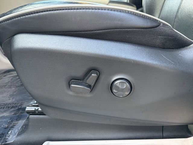 Used 2023 Chrysler Pacifica Limited image 32