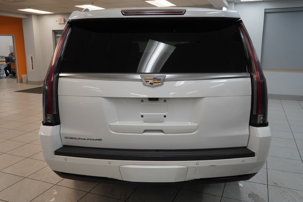 Used 2017 Cadillac Escalade ESV Platinum AWD/4WD image 11