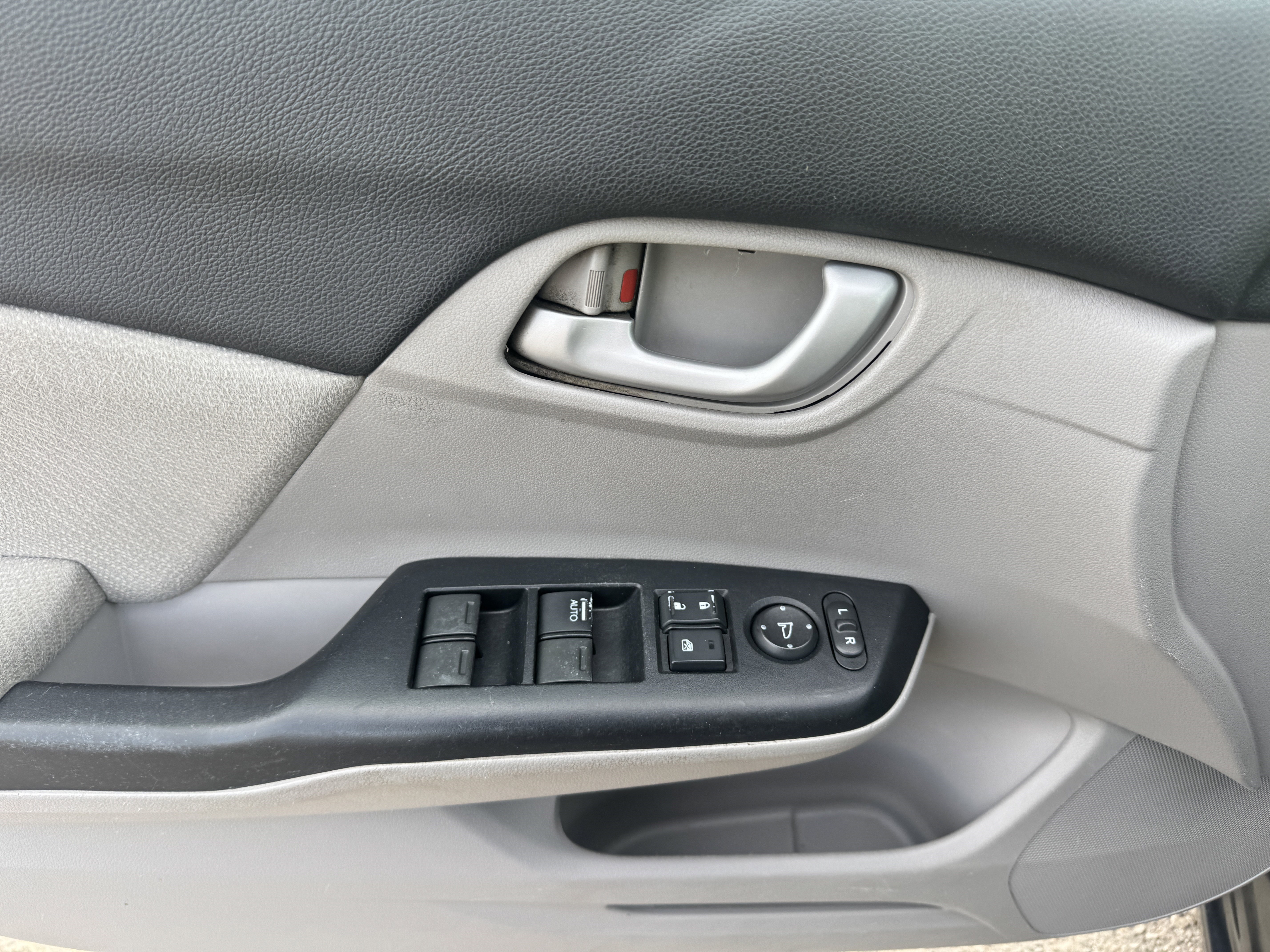 Used 2013 Honda Civic LX image 9