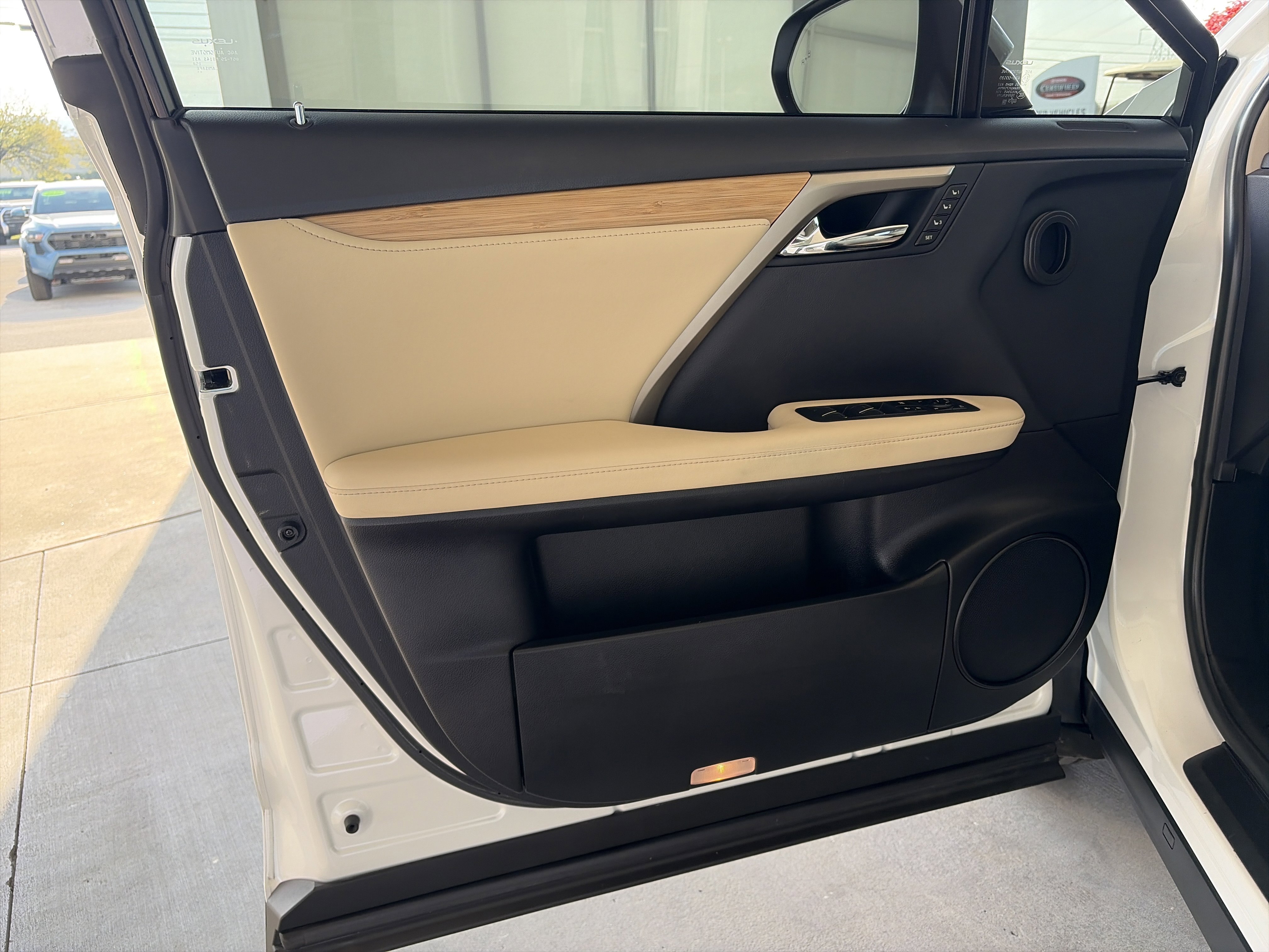 Used 2021 Lexus RX 350L Premium w/ Premium Package image 13