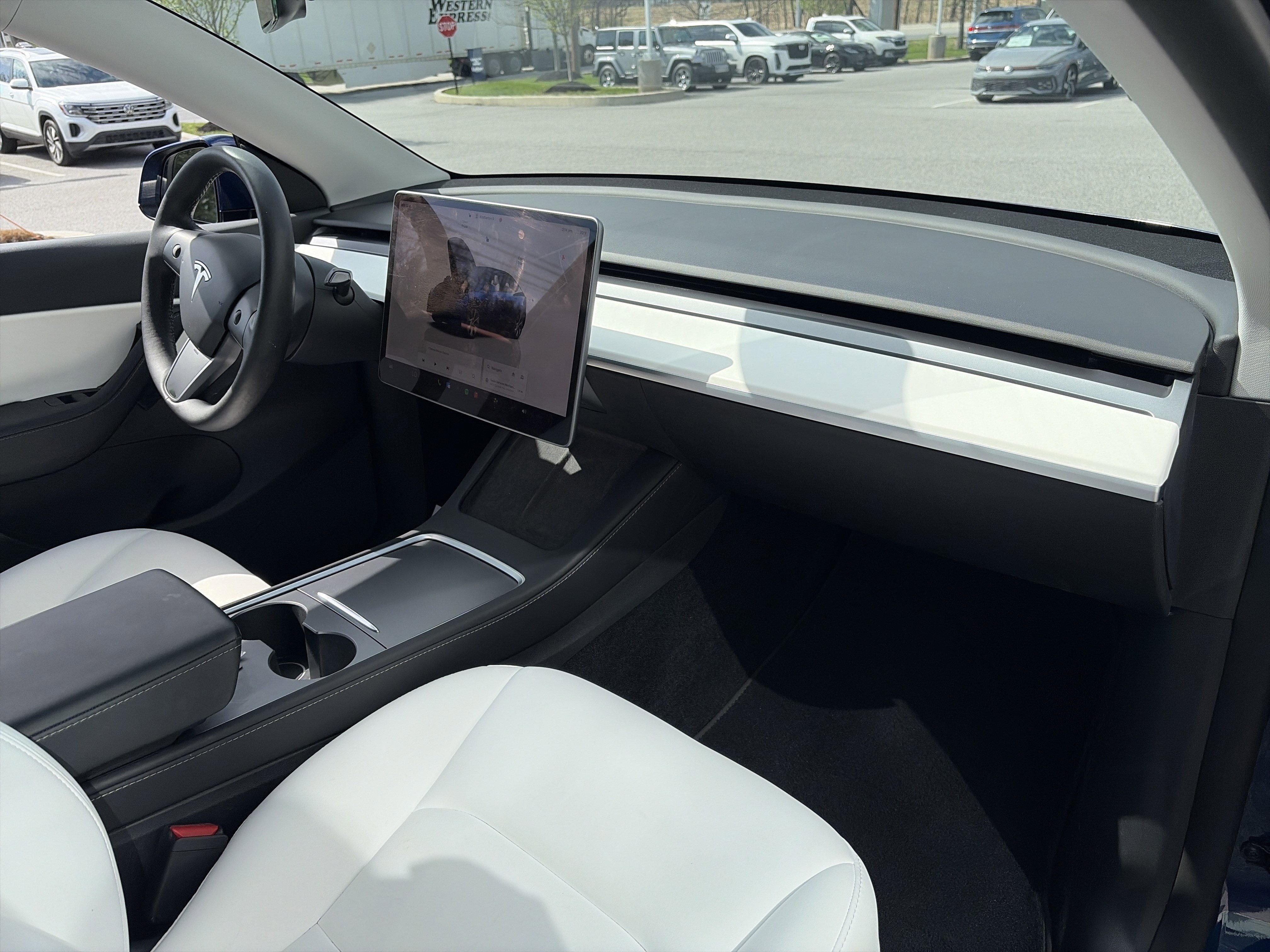 Used 2022 Tesla Model Y Long Range image 32