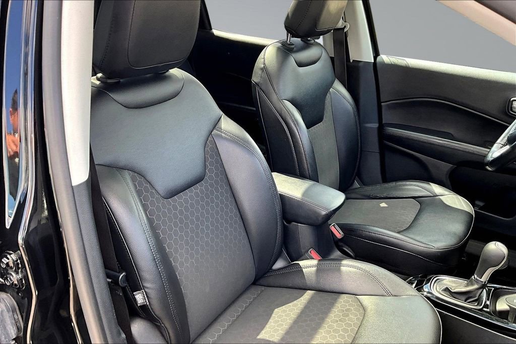 Used 2019 Jeep Compass Altitude image 32