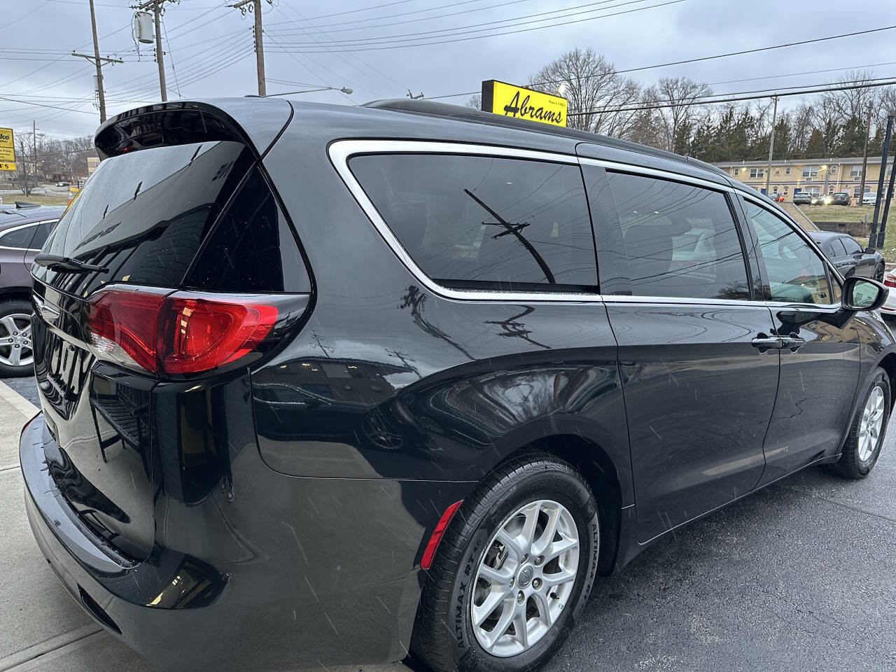 Used 2020 Chrysler Voyager Lxi FWD image 7