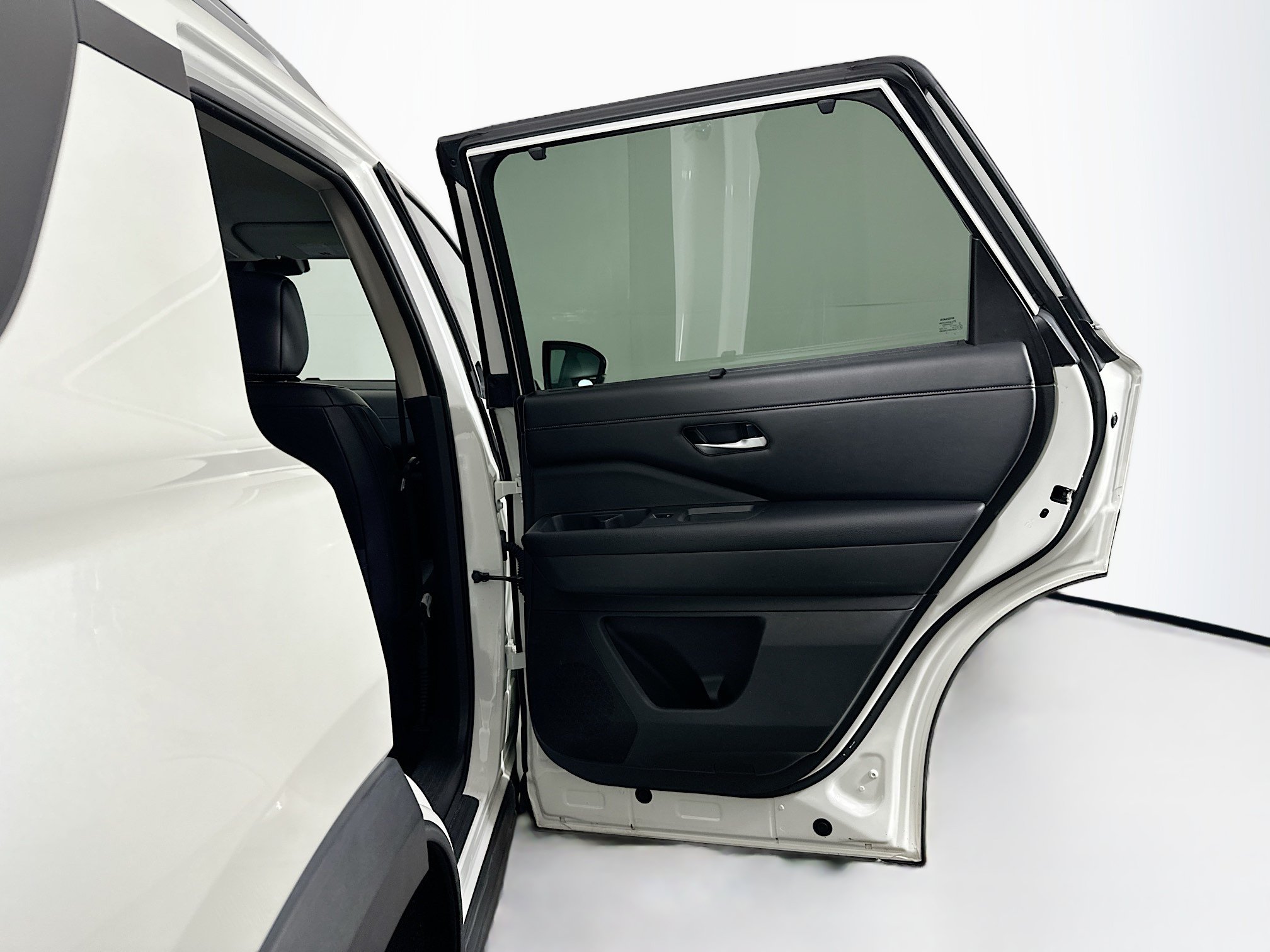 Used 2024 Nissan Pathfinder SL AWD/4WD image 32