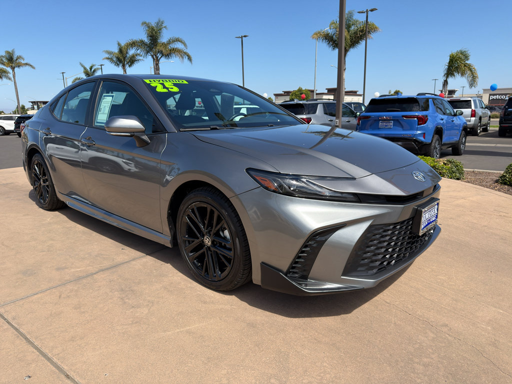 Used 2025 Toyota Camry Hybrid FWD image 3