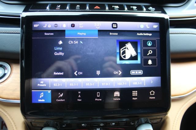 Used 2023 Jeep Grand Cherokee L Summit AWD/4WD image 20