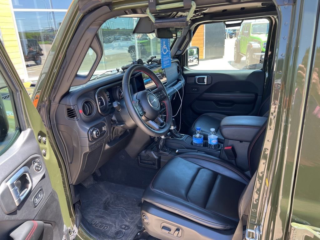 Used 2024 Jeep Gladiator Rubicon AWD/4WD image 9