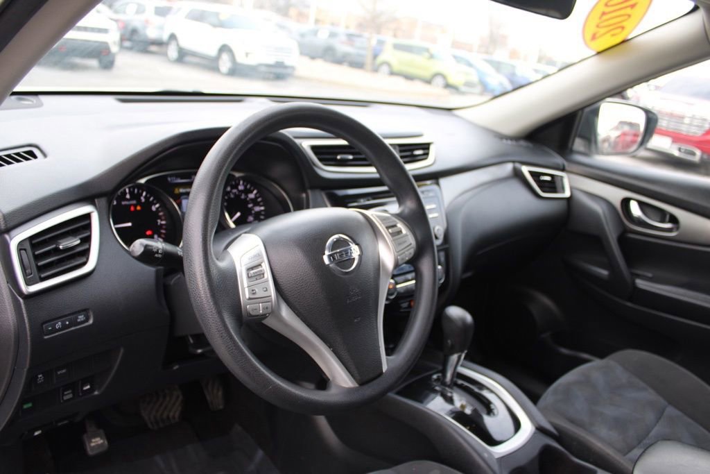 Used 2016 Nissan Rogue SV image 16
