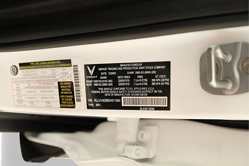 New 2025 VinFast VF 8 Eco image 26