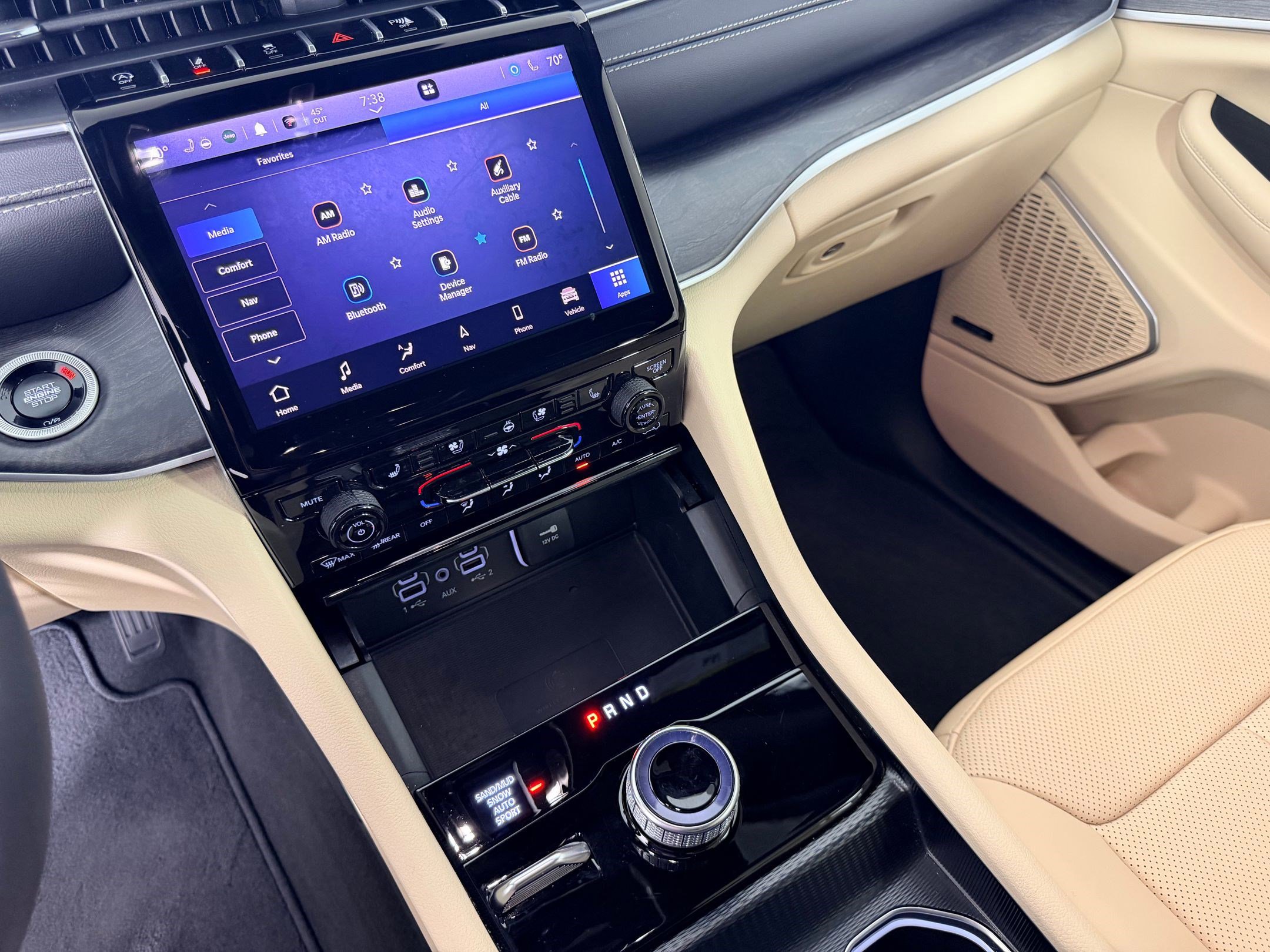 Used 2025 Jeep Grand Cherokee Limited w/ Luxury Tech Group II image 27