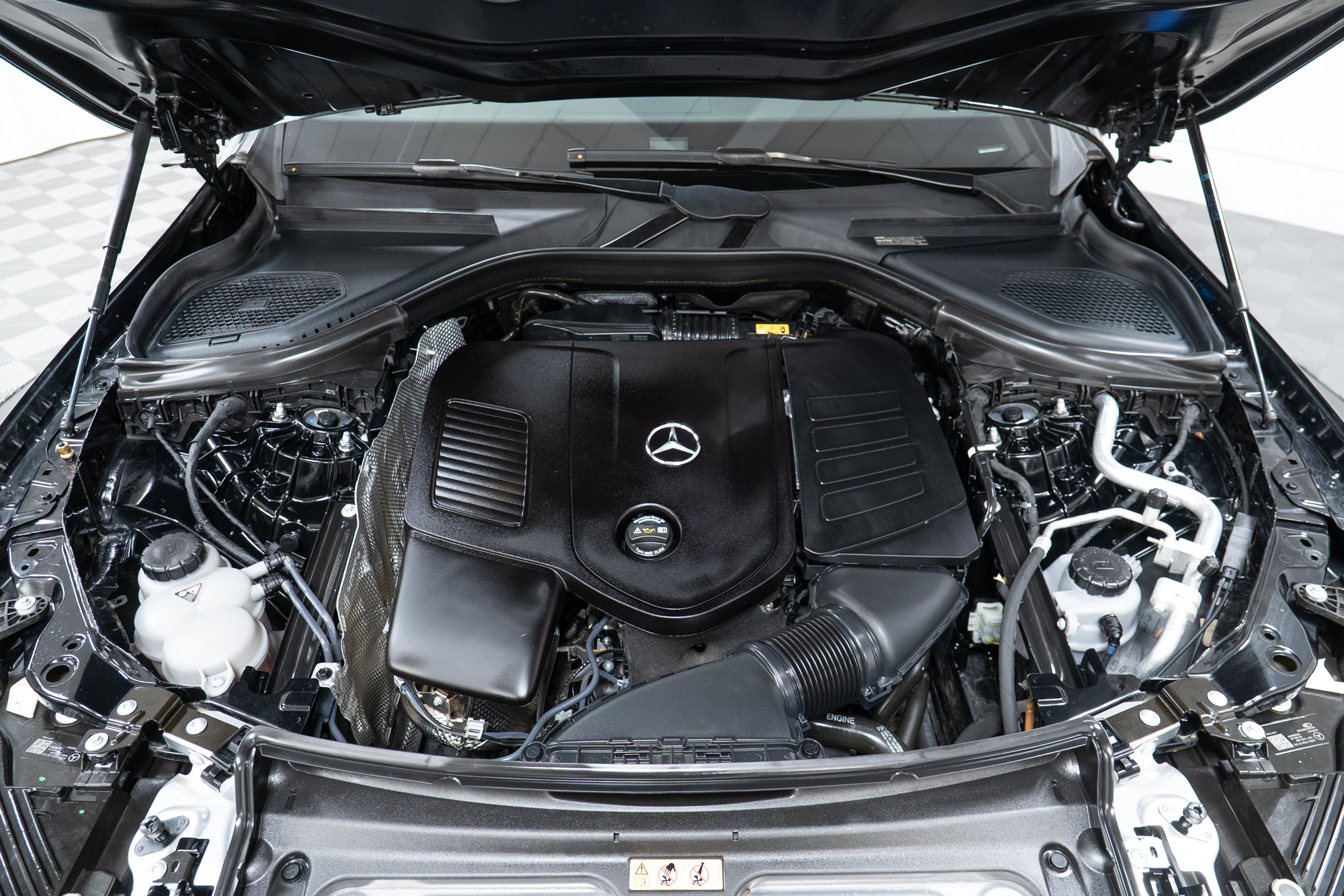 Used 2023 Mercedes-Benz GLC 300 4MATIC image 9