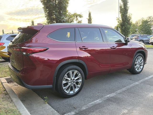 Used 2022 Toyota Highlander Limited FWD image 4