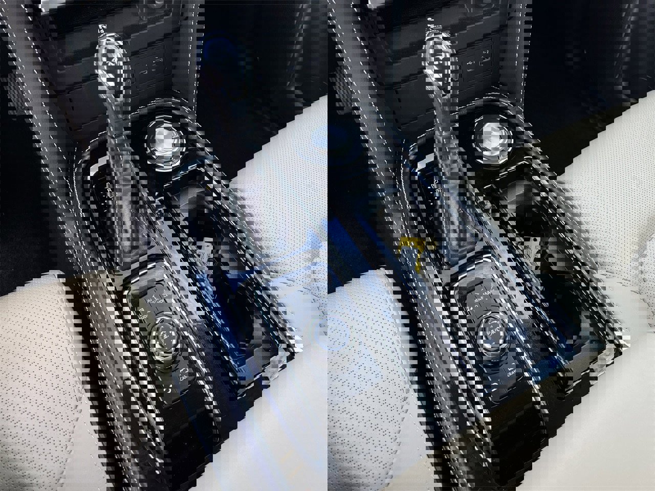 Used 2023 INFINITI QX80 Premium Select w/ All-Season Package image 17