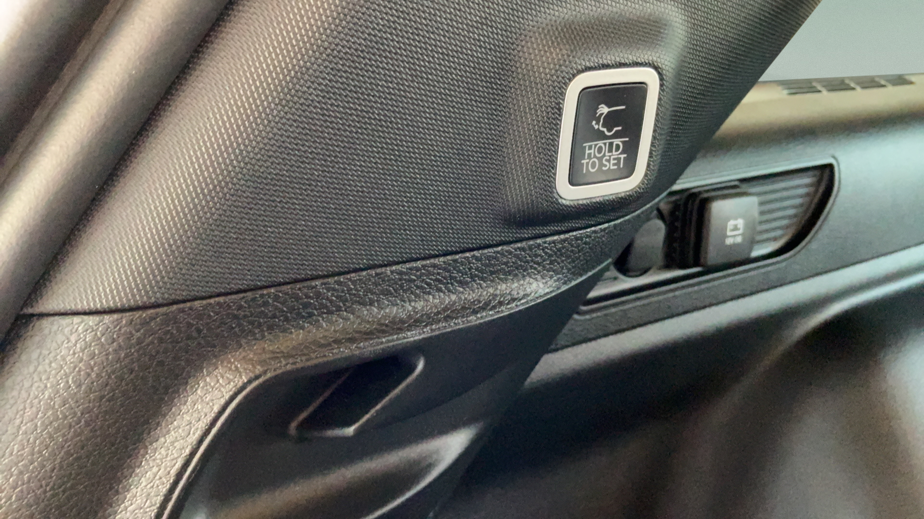 Used 2025 Jeep Grand Cherokee Altitude RWD image 34