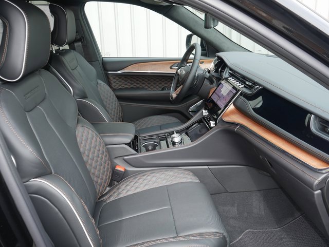 New 2025 Jeep Grand Cherokee Summit image 31