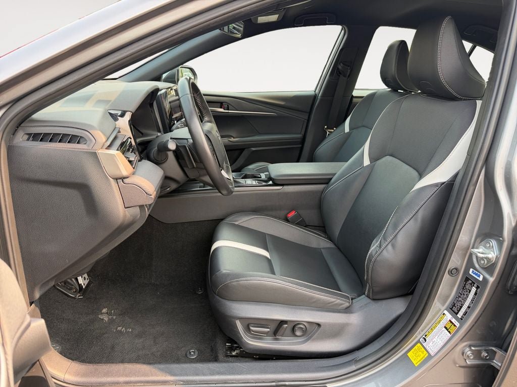 Used 2025 Toyota Camry SE FWD image 6