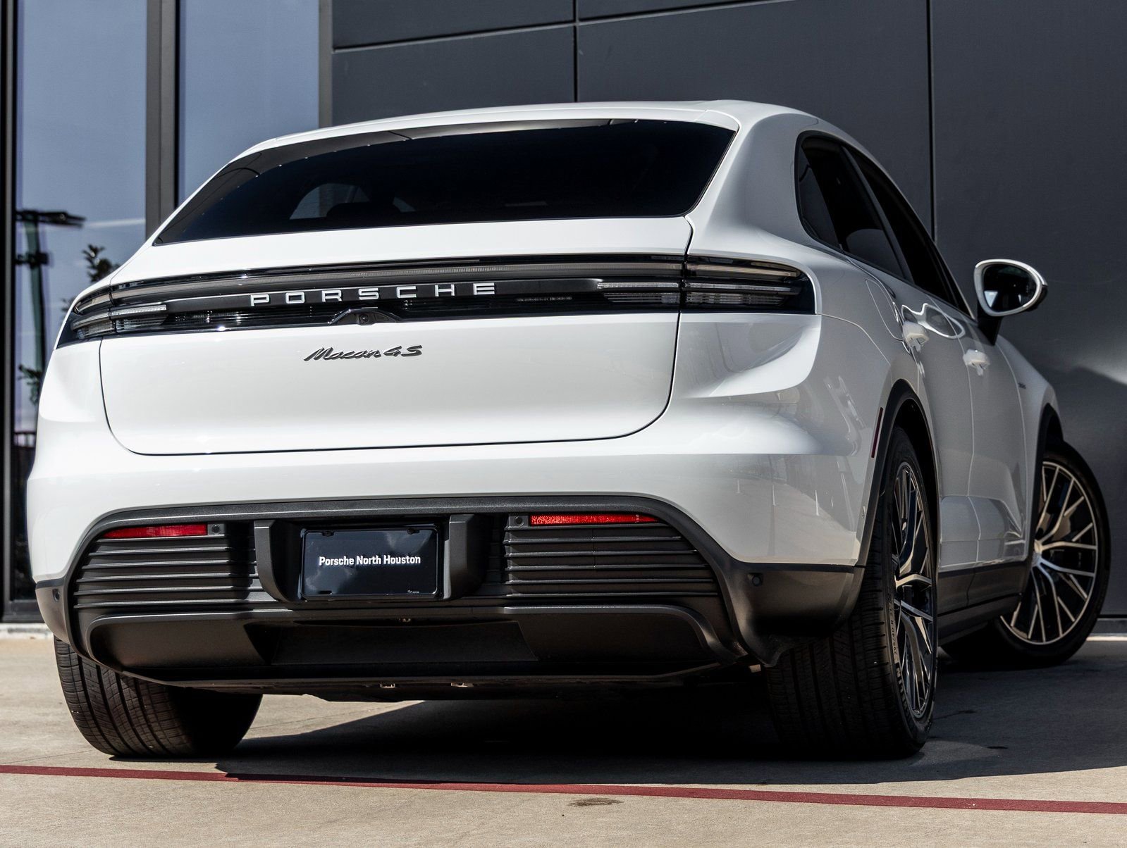 Certified 2025 Porsche Macan 4S Electric image 11