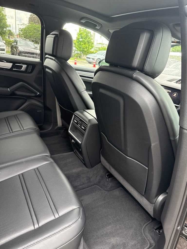 Certified 2023 Porsche Cayenne Platinum Edition AWD/4WD image 16