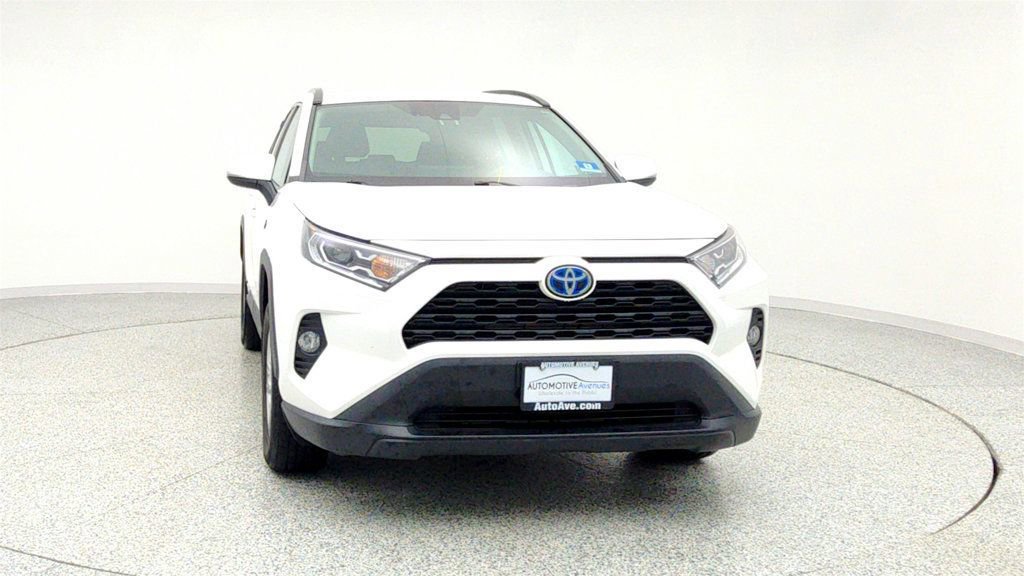 Used 2020 Toyota RAV4 XLE image 2