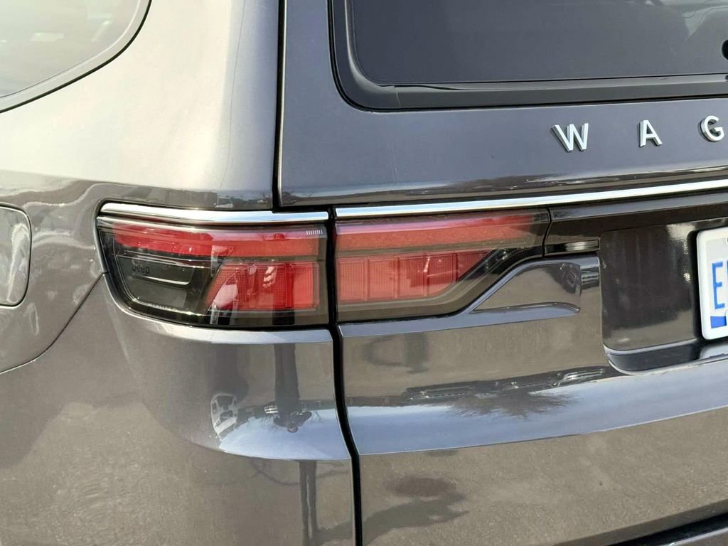 Certified 2025 Jeep Wagoneer 4WD image 10