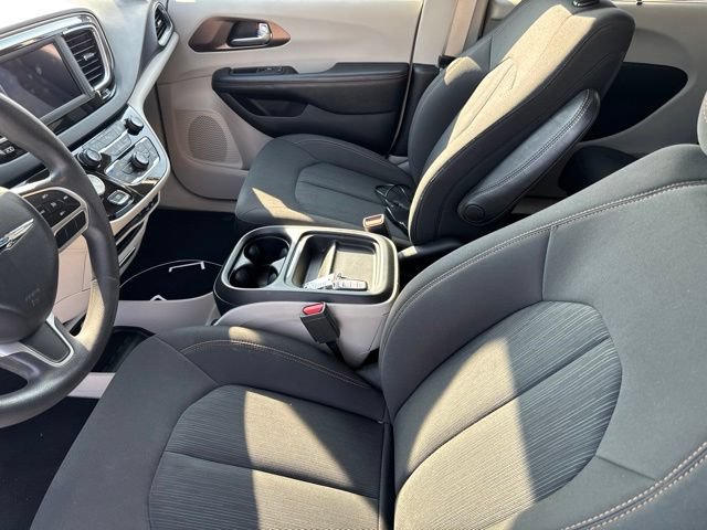 Used 2018 Chrysler Pacifica Touring Plus w/ Tire & Wheel Group FWD image 27