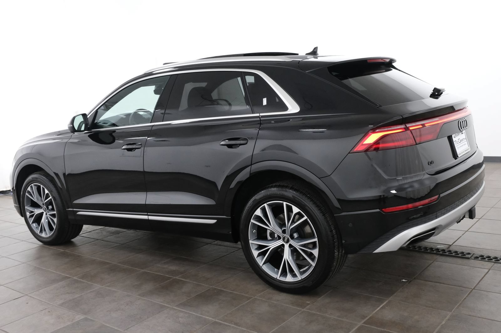 Used 2025 Audi Q8 Premium Plus AWD/4WD image 3