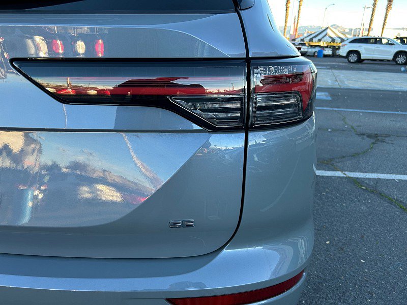 New 2026 Mitsubishi Outlander SE image 14