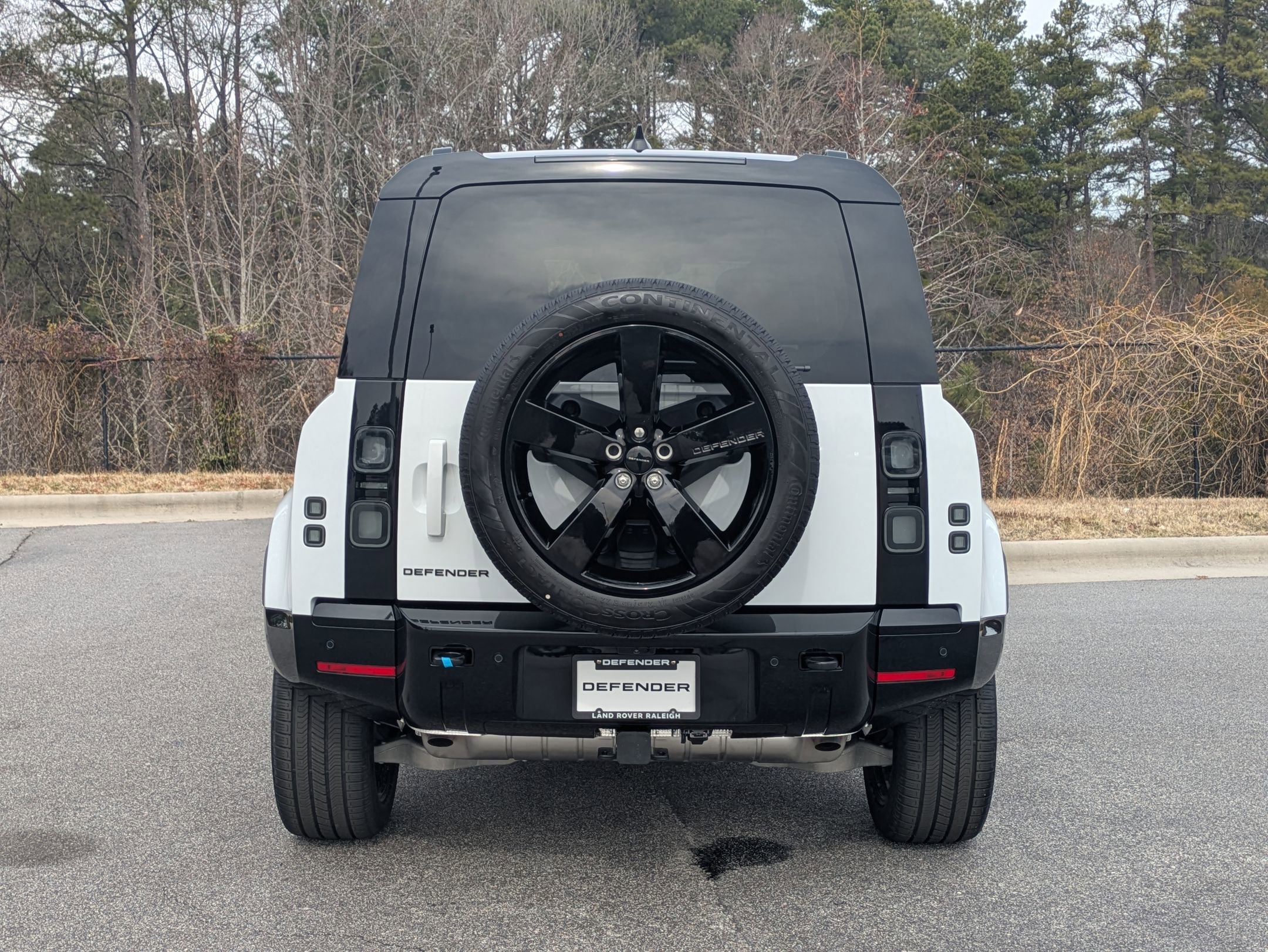 New 2026 Land Rover Defender 110 X-Dynamic SE image 6