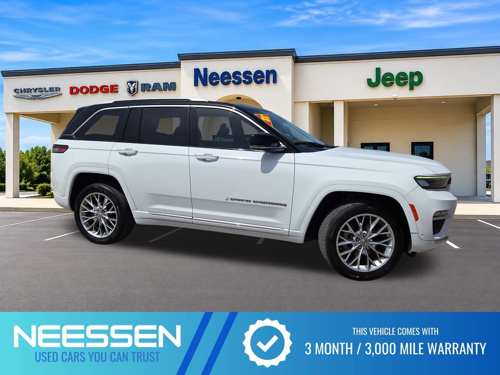 Used 2022 Jeep Grand Cherokee Summit RWD image 1