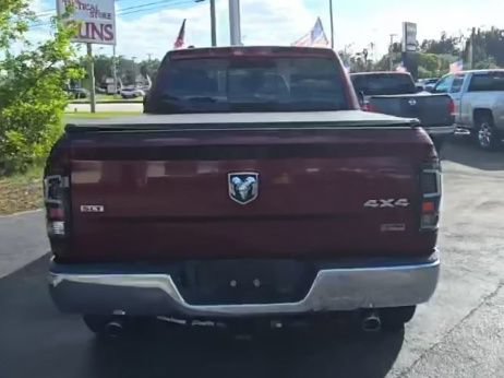 Used 2017 RAM 1500 Classic SLT AWD/4WD image 3