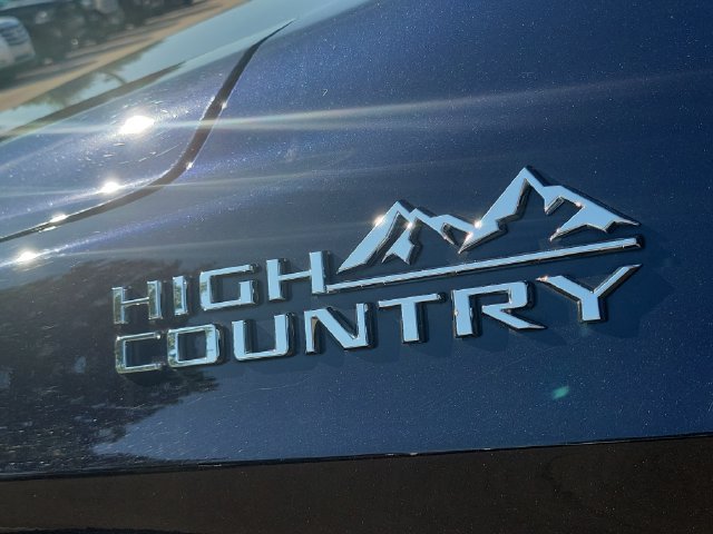 Used 2022 Chevrolet Suburban High Country AWD/4WD image 37