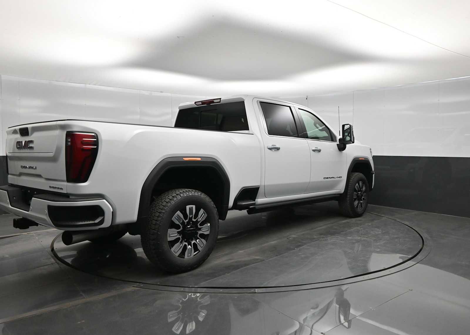 New 2026 GMC Sierra 2500 Denali w/ Denali Reserve Package AWD/4WD image 7