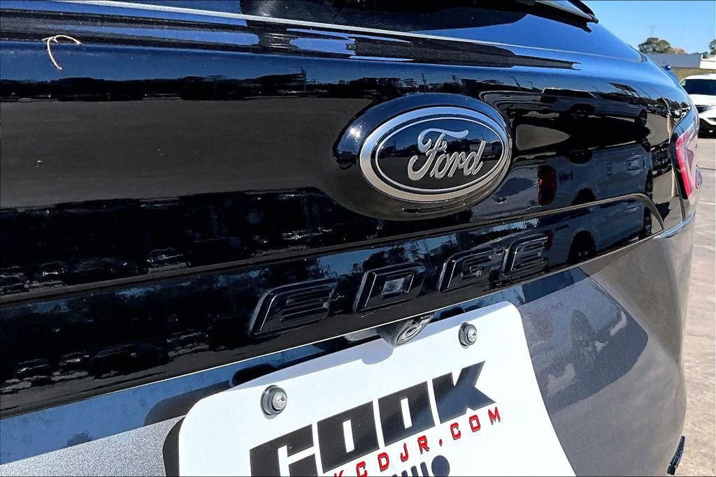 Used 2022 Ford Edge SE w/ Black Appearance Package image 8