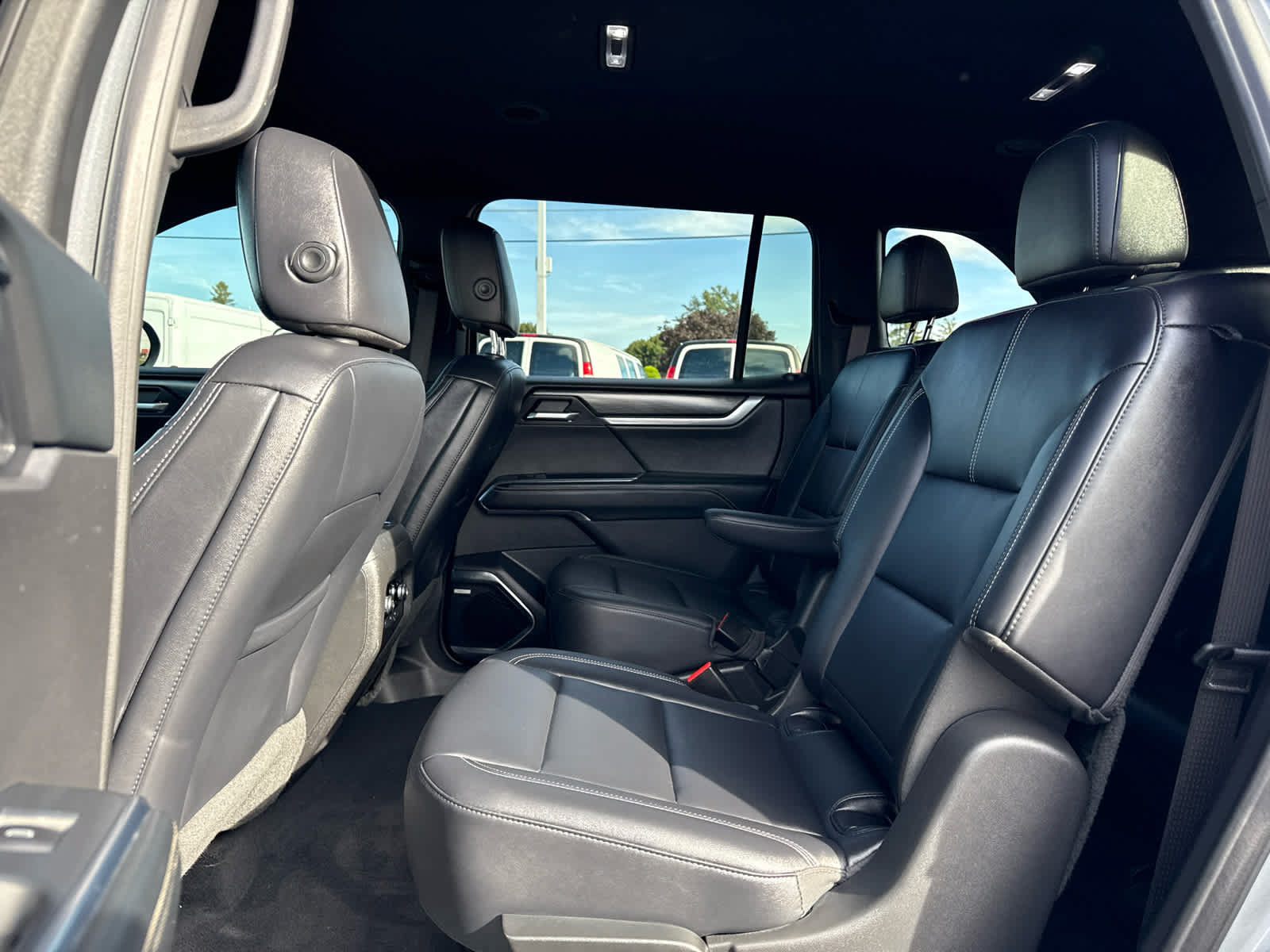 Certified 2025 GMC Acadia Elevation w/ Elevation Premium Package FWD image 22