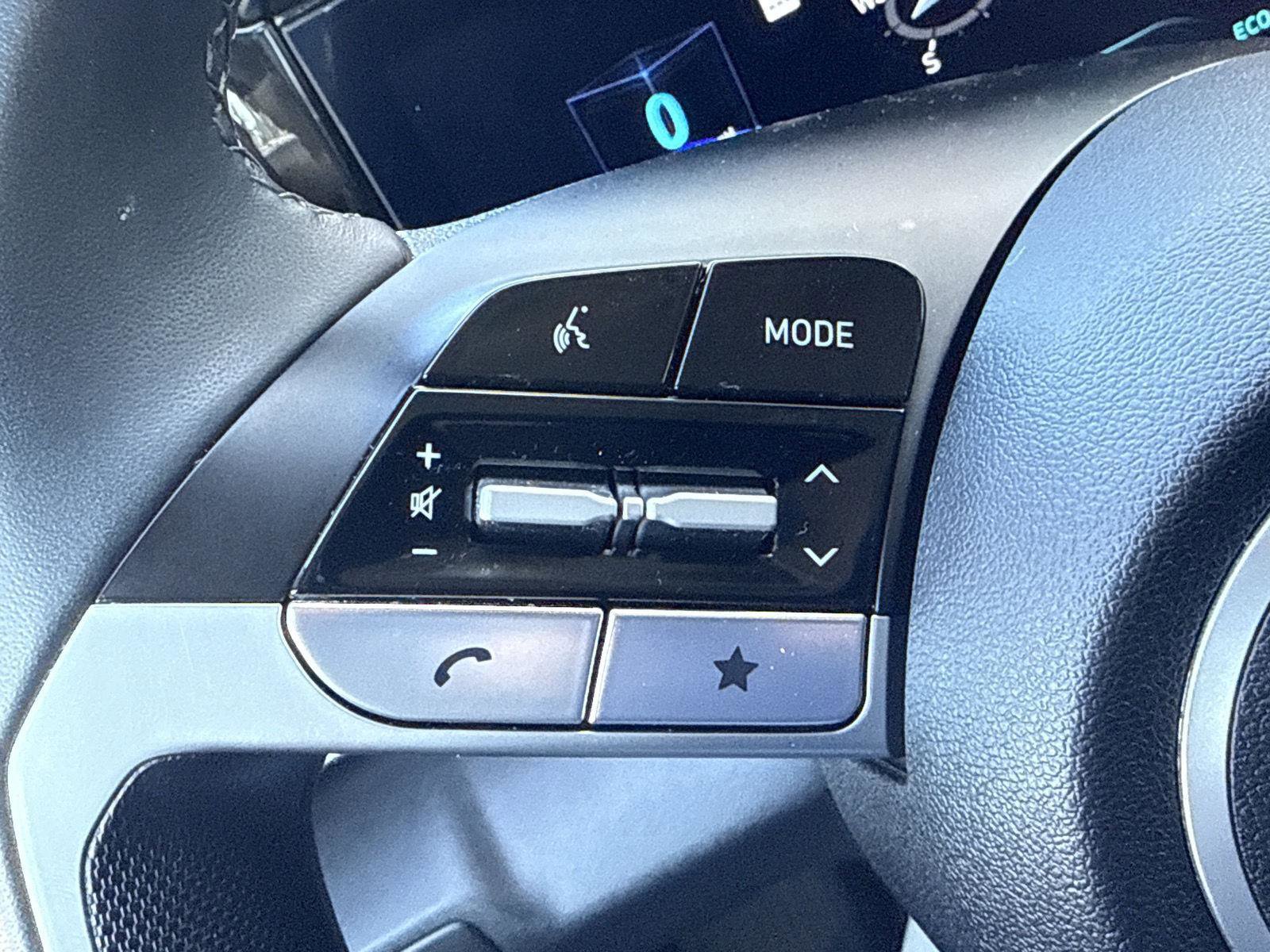 Used 2024 Hyundai Elantra Limited image 19