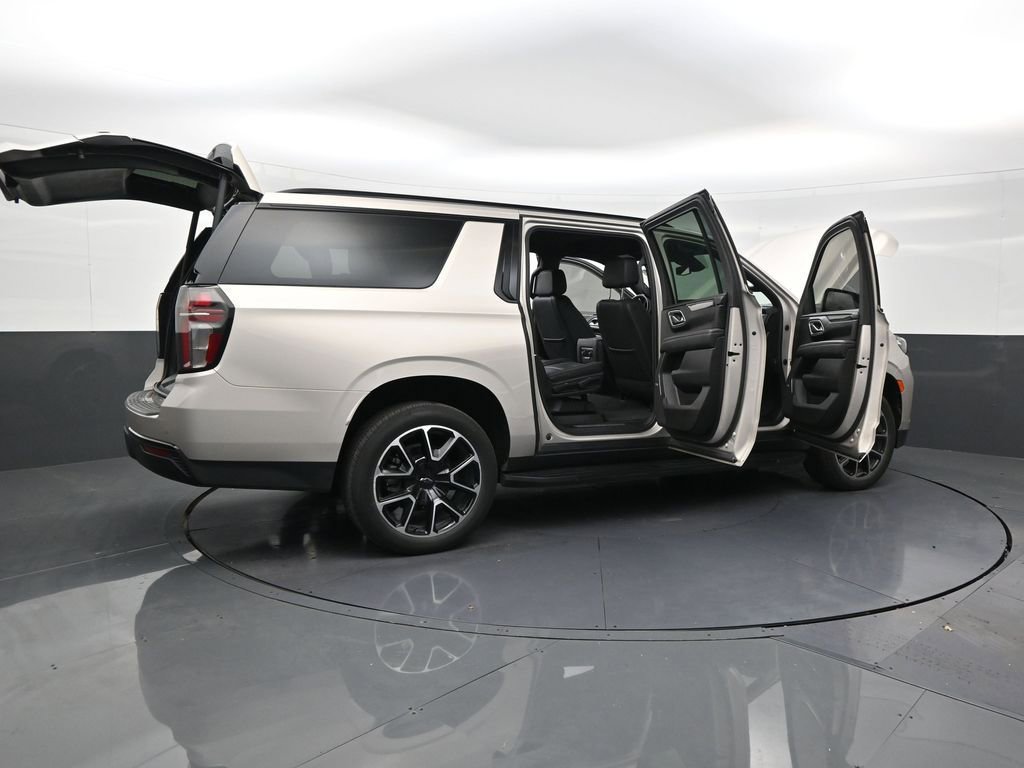 Used 2023 Chevrolet Suburban RST w/ Luxury Package image 28