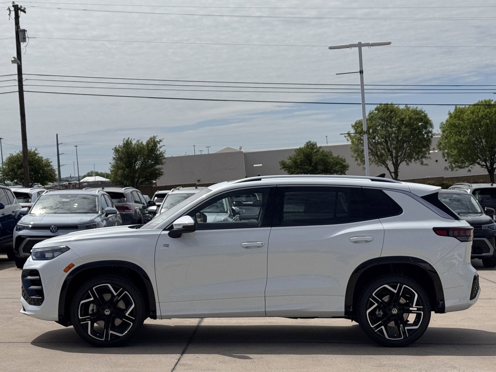 New 2026 Volkswagen Tiguan SEL R-Line image 7