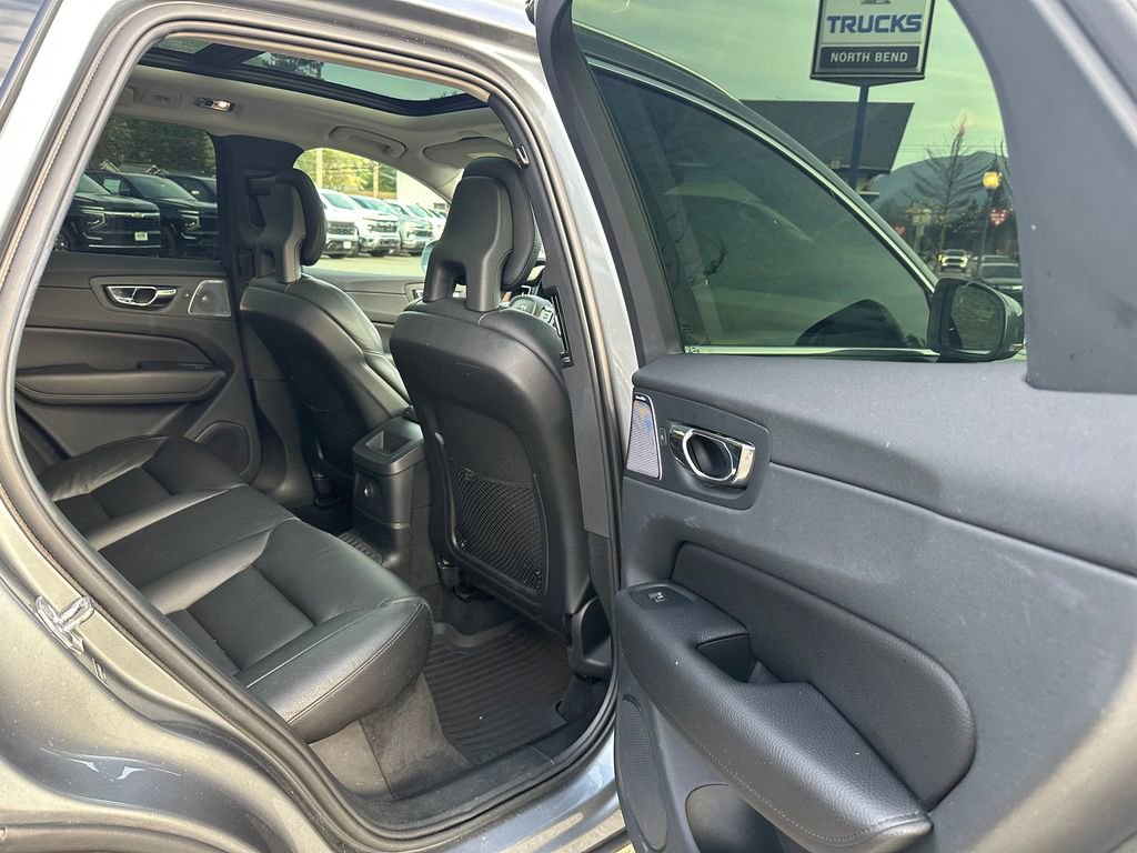 Used 2019 Volvo XC60 T8 Inscription w/ Advanced Package AWD/4WD image 11