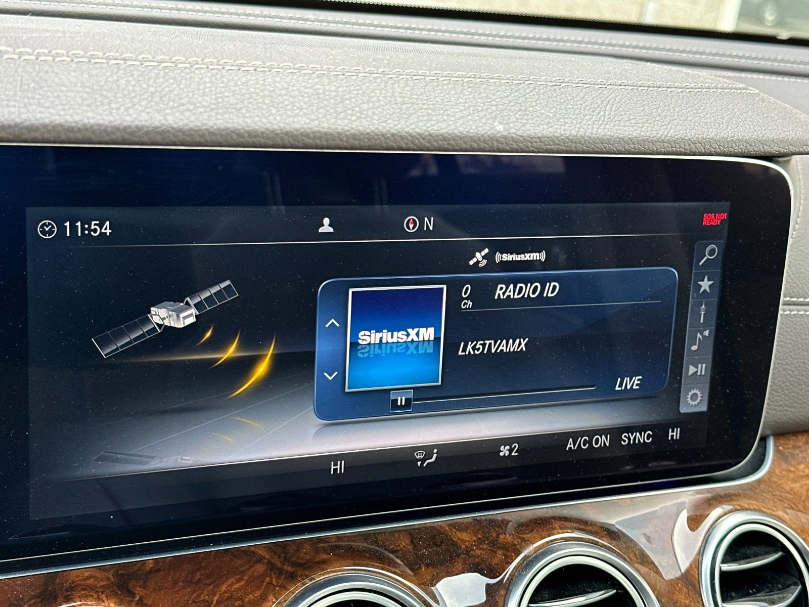 Used 2018 Mercedes-Benz E 300 4MATIC image 17