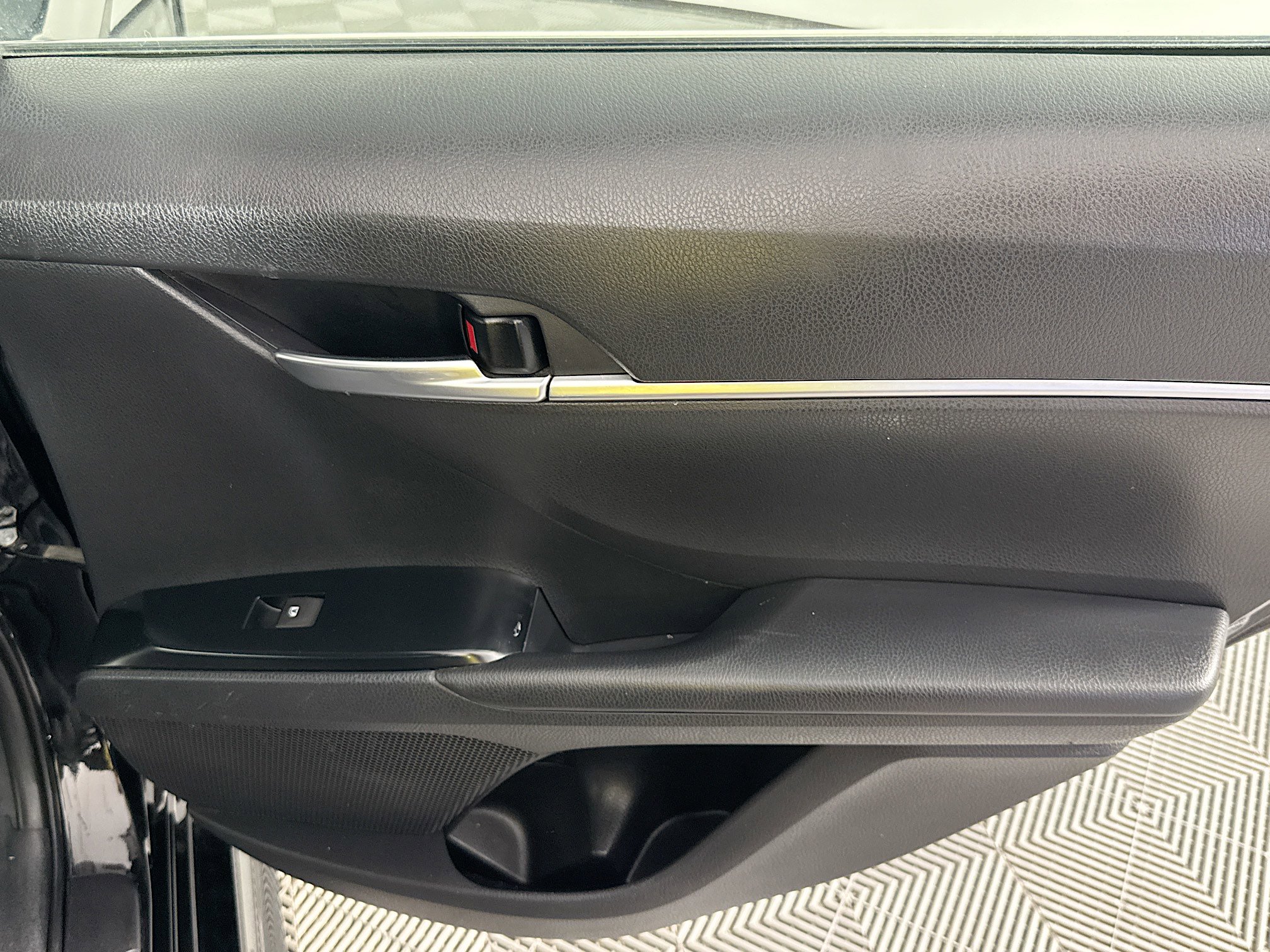 Used 2019 Toyota Camry SE FWD image 26
