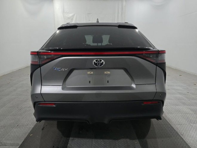 Used 2023 Toyota bZ4X XLE w/ Weather Package image 5